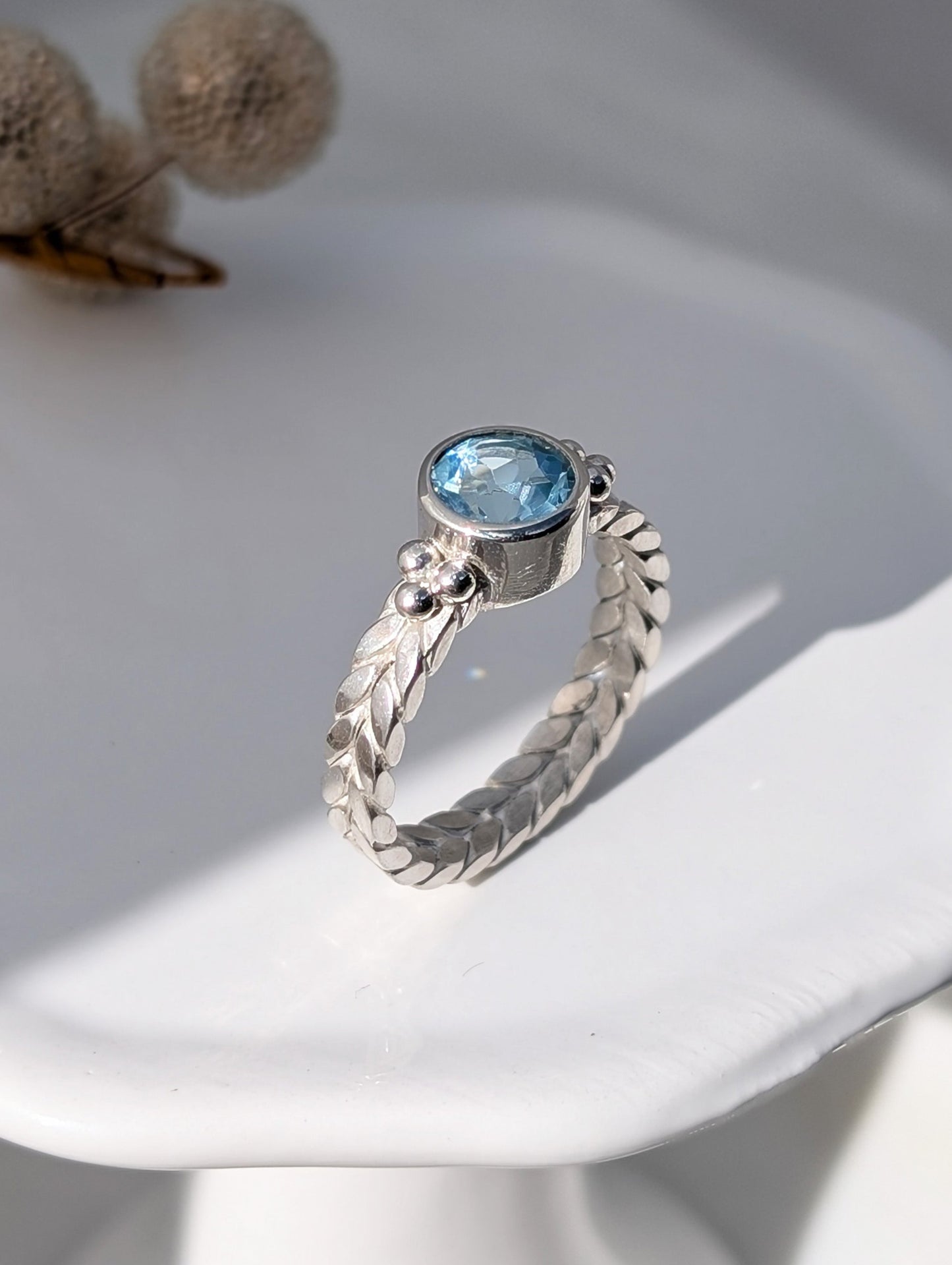 Square braid shine stone ring