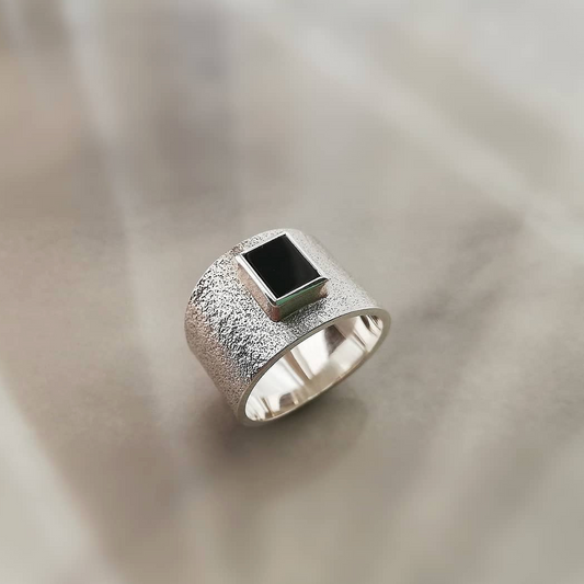 Rectangular onyx power ring
